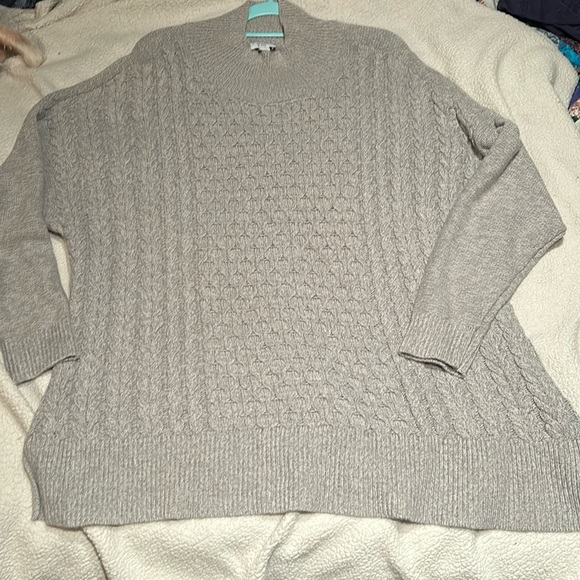 4/$20 Crown and Ivy 2X grey Sweater - Picture 1 of 3